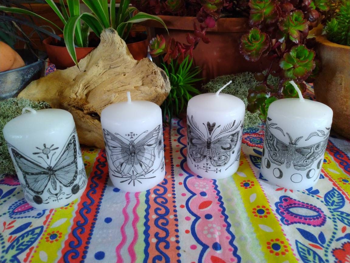 Bougie Cylindrique Motif Papillon et Fleurs. Butterfly. Occult, Ésotérique, Déco, Candle