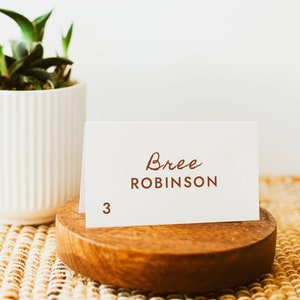 Modelo de cartão de lugar de sábio do deserto, cartões de lugar de casamento com script, cartões de nome de casamento mínimos editáveis, modelo de cartão de lugar de casamento moderno rústico