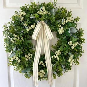 Queen Annes Lace Wreath,Boxwood Greenery Wreath,Cottage Style Front Door Wreath,Modern Farmhouse Wall Decor,Summer Wedding Wreath