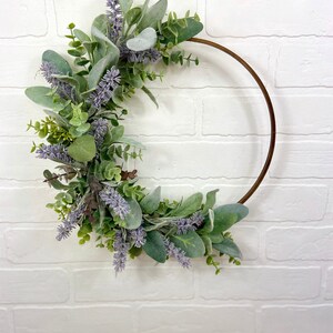 Corona de aro de lavanda, corona de lavanda de verano moderna, corona de oreja de corderos de primavera, decoración de la puerta principal de la granja, corona de puerta de eucalipto simple, regalo de mamá imagen 9