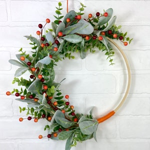 Couronne d'eucalyptus d'automne, couronne de baies d'automne, couronne d'automne minimaliste, couronne d'automne de ferme, décoration murale de ferme moderne, couronne d'oreilles d'agneau