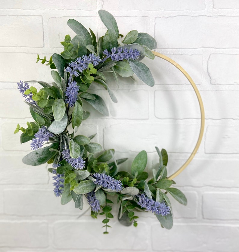 Corona de aro de lavanda, corona de lavanda de verano moderna, corona de oreja de corderos de primavera, decoración de la puerta principal de la granja, corona de puerta de eucalipto simple, regalo de mamá imagen 8