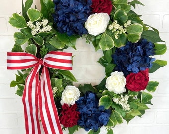 Couronne patriotique élégante pour porte d'entrée, couronne du 4 juillet, couronne d'hortensias rouge blanc bleu, couronne de buis du 4 juillet, couronne Americana moderne
