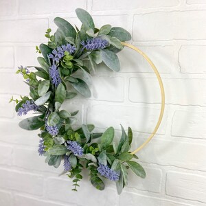 Lavender Hoop Wreath,Modern Summer Lavender Wreath,Spring Lambs Ear Wreath,Farmhouse Front Door Decor,Simple Eucalyptus Door Wreath,Mom Gift immagine 2