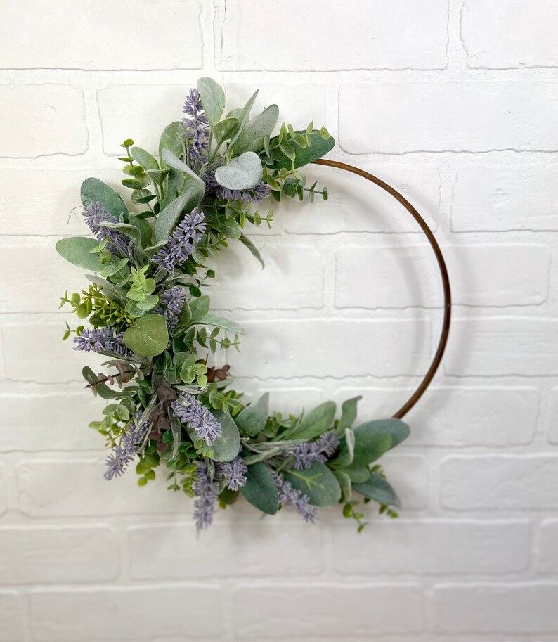 Corona de aro de lavanda, corona de lavanda de verano moderna, corona de oreja de corderos de primavera, decoración de la puerta principal de la granja, corona de puerta de eucalipto simple, regalo de mamá imagen 5