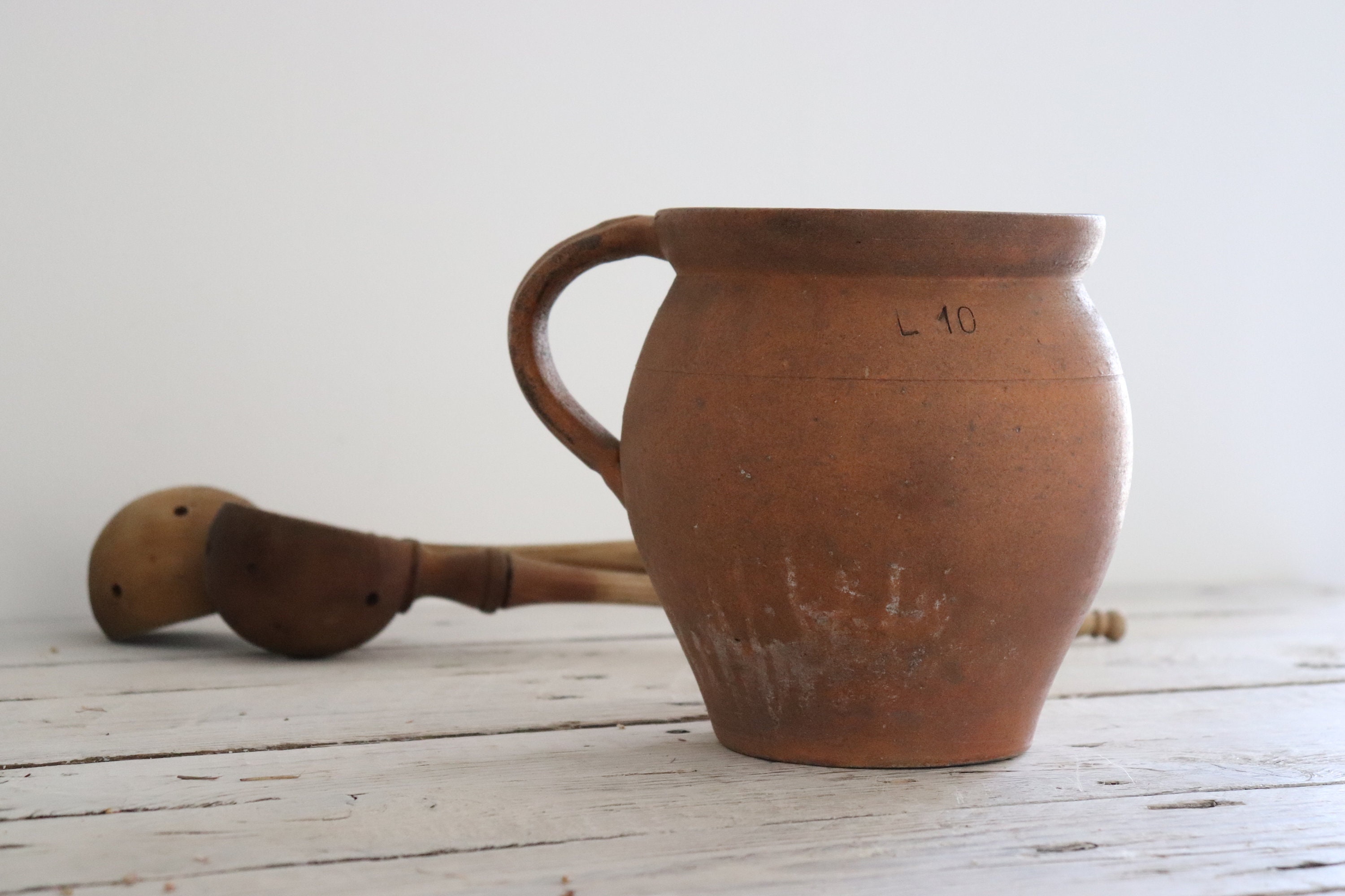 Français Pot en Grès Rustique avec Poignée.