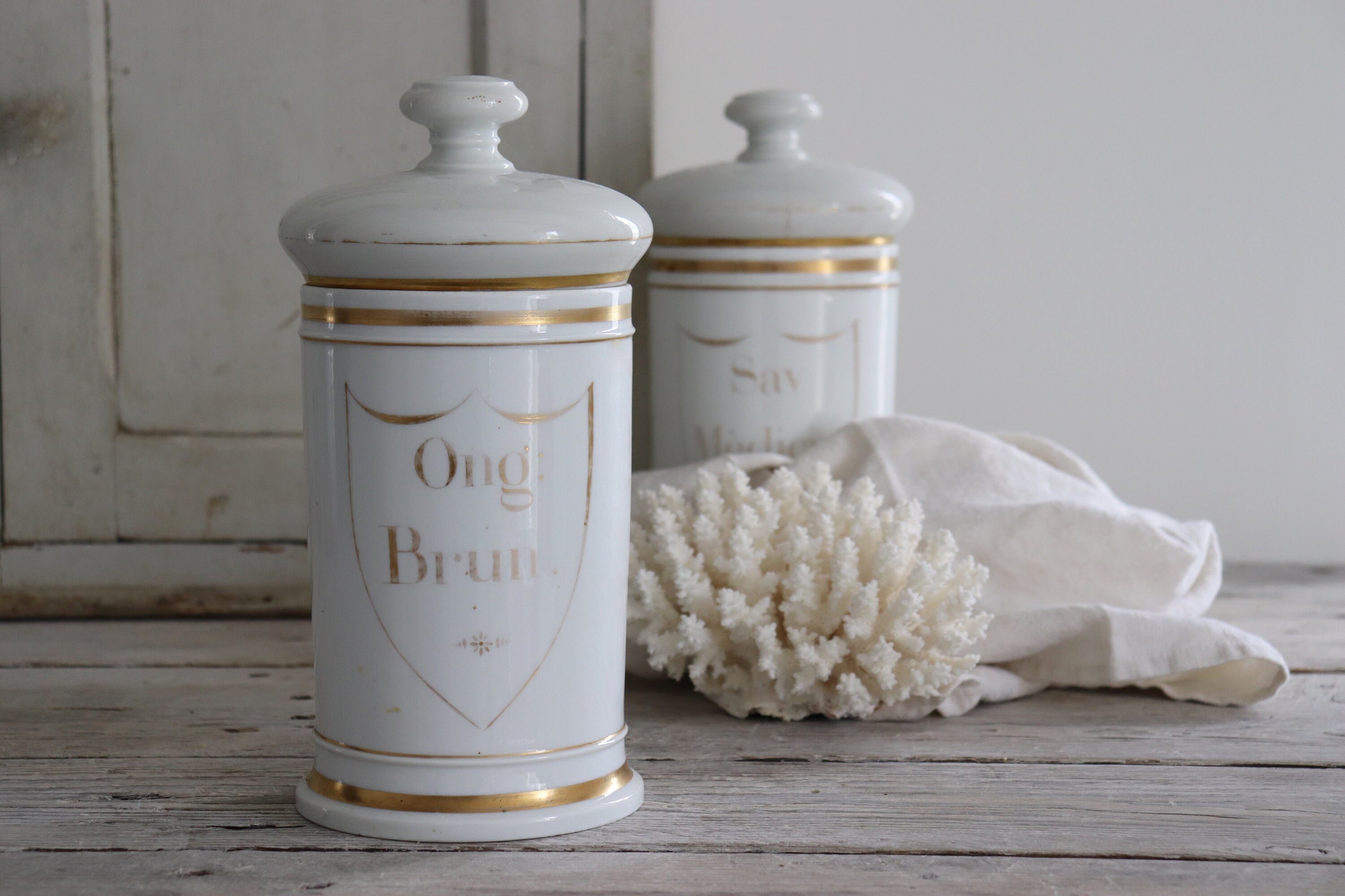 Grand Pot Blanc de Pharmacie Porcelaine avec Le Couvercle.