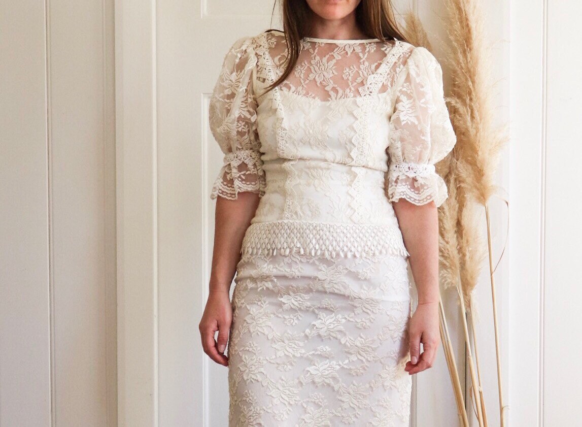 white lace puff sleeve dress
