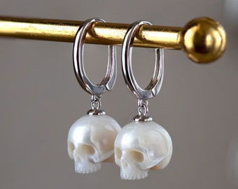 Pearl Skull Earrings 925 Silver Gothic Earrings Carved Pearl Earrings Gothic Jewelry White Pearl Earrings Macabre Earrings Skeleton Jewelry