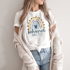 Beteendeanalytiker T-shirt: Varje röst räknas, regnbågsskoltröja