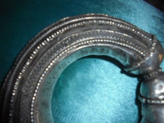 Yemen Bedouin Jewelry, very old fine silver hollo… - image 6