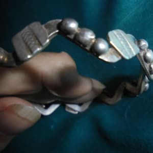 Moroccan Jewelry, Saharan/Tuareg fine silver zigzag bangle bracelet with granulation, appliques