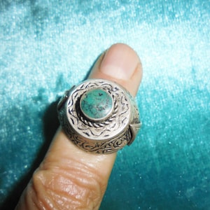 Middle East Jewelry, silver turquoise ring, deer on sides, size usa 8 1/2