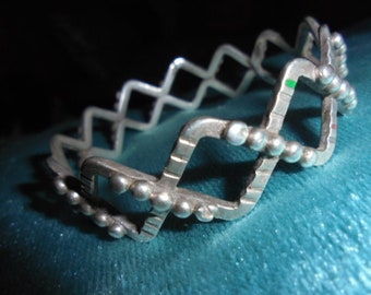 Bijoux marocains, vieux bracelet en double zigzag en argent fin saharien/touareg, diamètre intérieur de 2 1/2 pouces