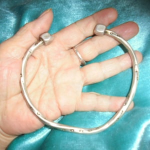 Moroccan Jewelry, fine silver antique unusual very wide size Beber khalkhal/anklet with stars, 4 inches inner diameter