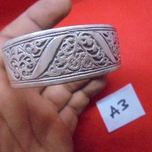 Moroccan Jewelry, old silver Berber Souss bangle with wear and patina, arabesques, 2 3/8 inches diameter