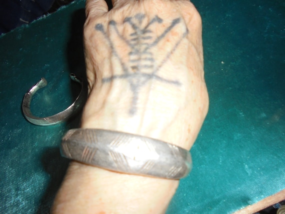 Moroccan Jewelry, pair matched solid silver heavy… - image 7