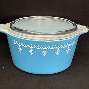 Pyrex Snowflake Garland Casserole with Lid #473