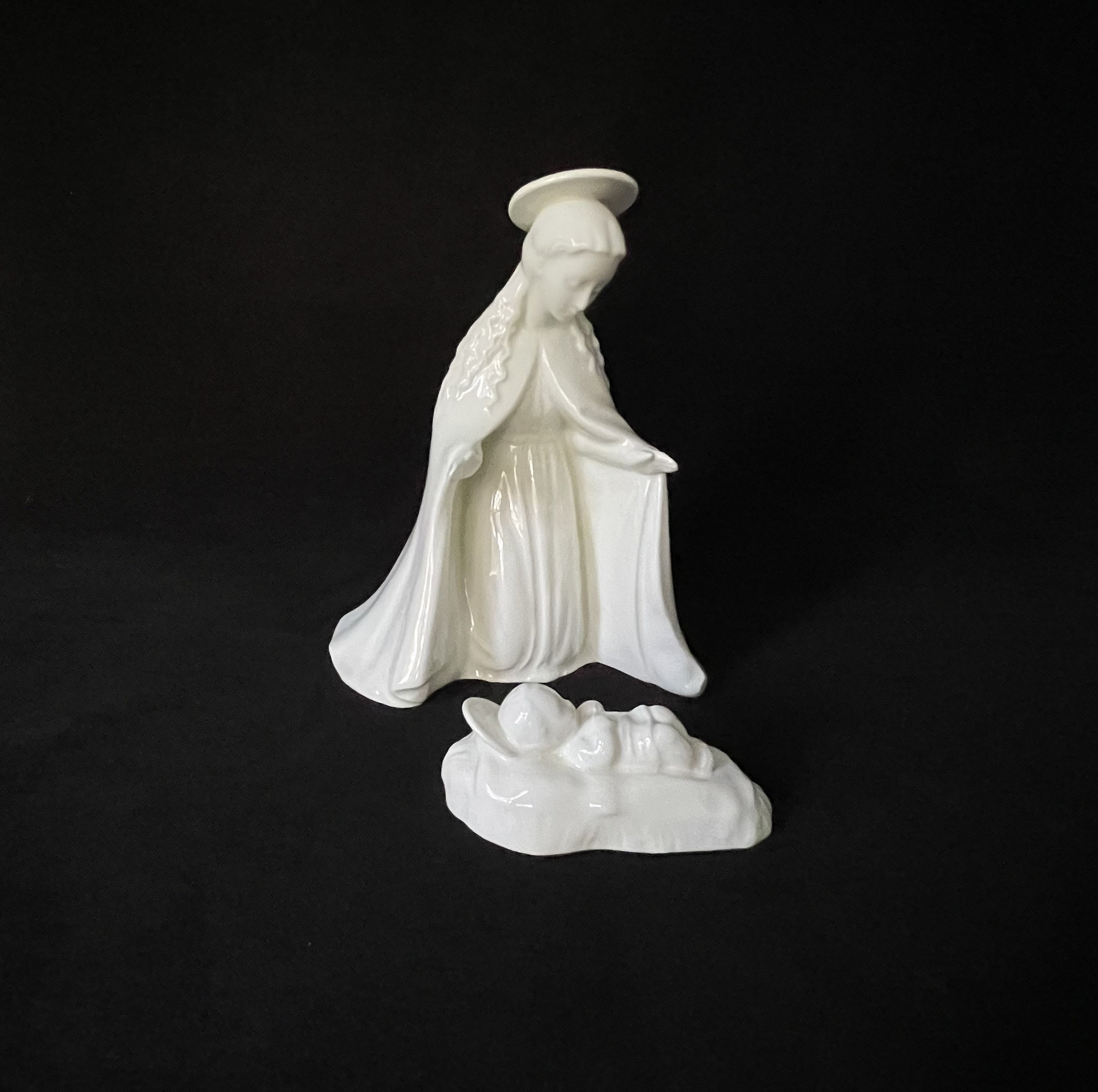 聖母マリアの降誕　＃214　★フンメル　ドイツゲーベル　ヴィンテージ　白磁 Amazon.co.jp: 聖母マリアの降誕 ＃214 フンメル ドイツゲーベル