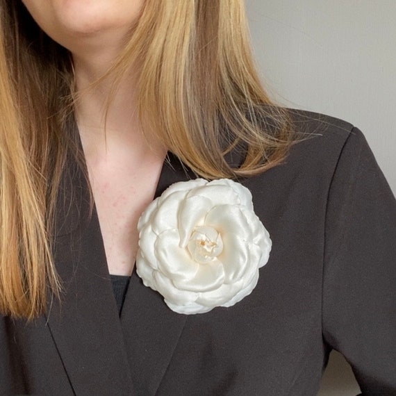 Fashion Enamel Pearl Camellia Flower Brooch For Women Women's Coat