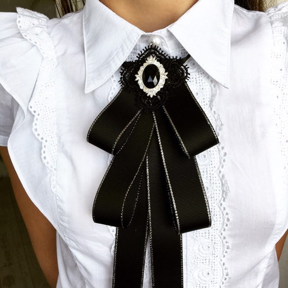 bow brooch