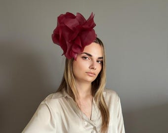 Burgunder Blüten Fascinator - Handgefertigter Blüten Kopfschmuck mit Krokodilklemme, Hochzeit Haarschmuck
