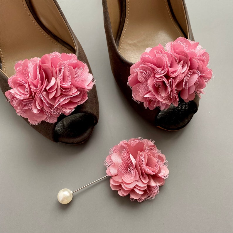Pinces à chaussures et épinglette fleurs vieux rose. Pinces à chaussures fleuries. Lot de 2. Cadeau pour elle. shoe clips+lapel pin