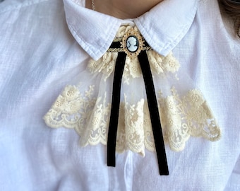 Vintage style brooch with lace. Victorian style, Steampunk, cosplay. Velvet collar. Gift for her.