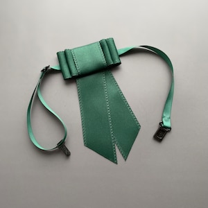 Green wedding bow tie. Groom necktie. Wedding tie. Handmade elegant ladies neckties.