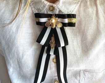 Broche de lazo blanco y negro con abeja. Joyería de insectos. Broches de mosca. Broche de abeja. Pajarita para mujer.