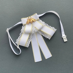 Weiße Schleifenbrosche für Damen mit Insekt. Geschenk für sie.
