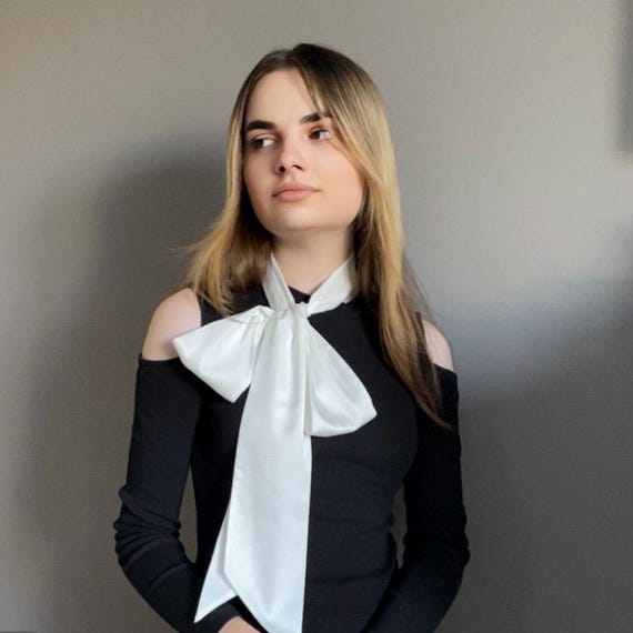 スカーフ LIVIANA CONTI Woman Neck scarf Ivory A5SF12 A11Y2 Logo pattern scarf | liviana conti