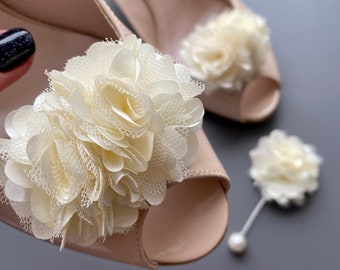 Flower Shoe Clips. Ivory flowers shoe clips and lapel pin. Set of 2. Gift for Her.