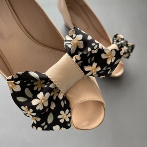 Elegant Ivory Bow Shoe Clips with Delicate Flowers for Bridal Heels and Wedding Shoes. Set of 2. Gift for Her.
