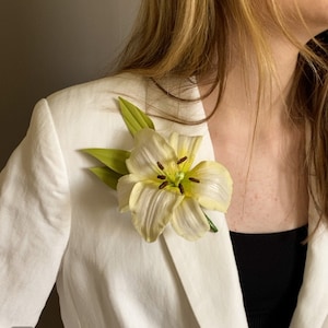 Ivory Lily brooch. Oversize brooch. Flower pin. Gift for her. Mother of bride, fall wedding.