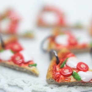 Food Jewelry Margherita Pizza Slice Charm, Miniature pizza, Pizza lover gift, Polymer clay food, Foodie gift, Junk food, Food Necklace