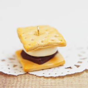 S&#39;MORES CHARM, Joyería de comida, Comida de arcilla polimérica, Amuleto de comida falsa, Collar kawaii