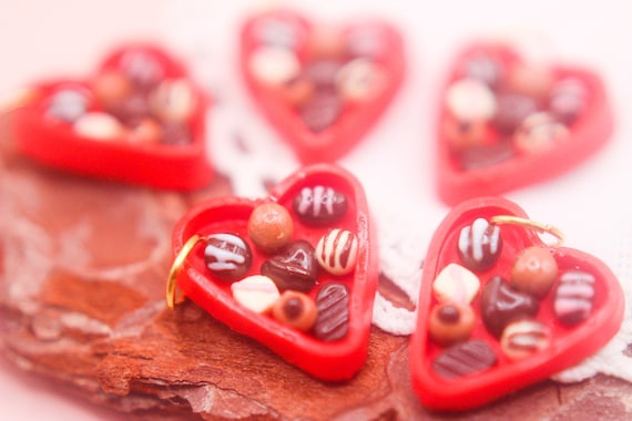 Food Jewelry Heart Chocolate Box Charm, Sweet Necklace, Miniature Food, Polymer Clay Charm, Love you, Food Necklace, Valentines, Galentines