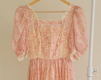 Vintage Pink Floral Midi Dress/lace Detail/Puff Sleeve
