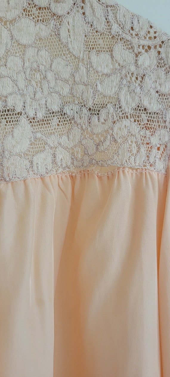 1920s Peach Lace Bed Jacket - image 5