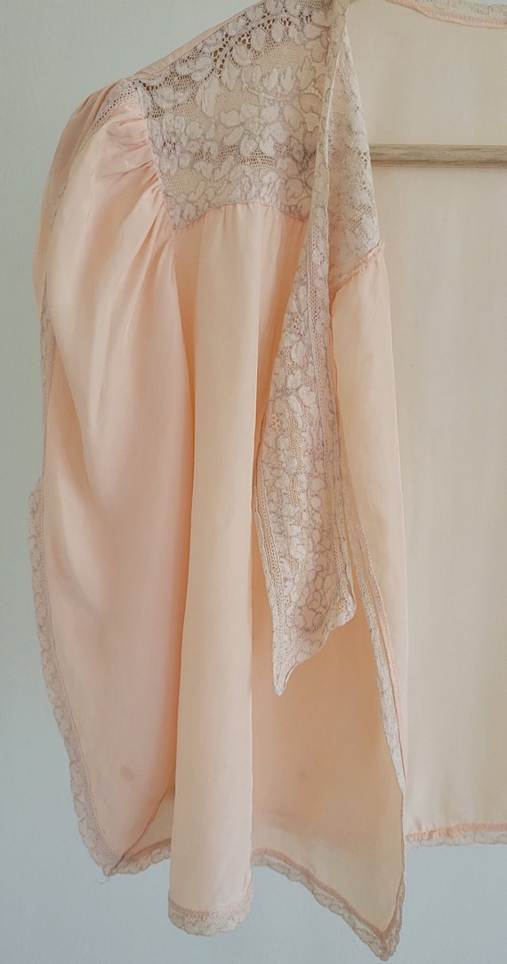 1920s Peach Lace Bed Jacket - image 2