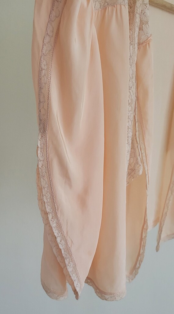 1920s Peach Lace Bed Jacket - image 4