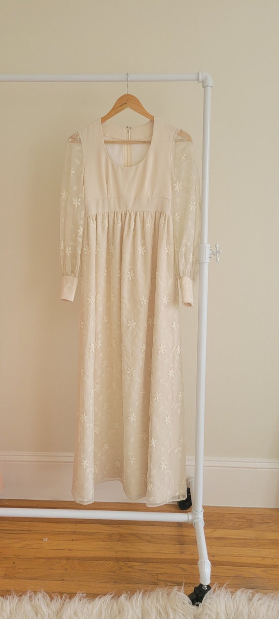 70s Embroidered Daisy Maxi Dress/Long Sleeve