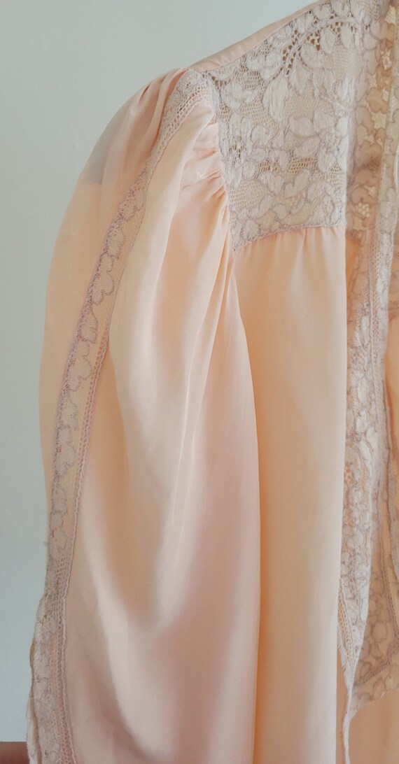 1920s Peach Lace Bed Jacket - image 3