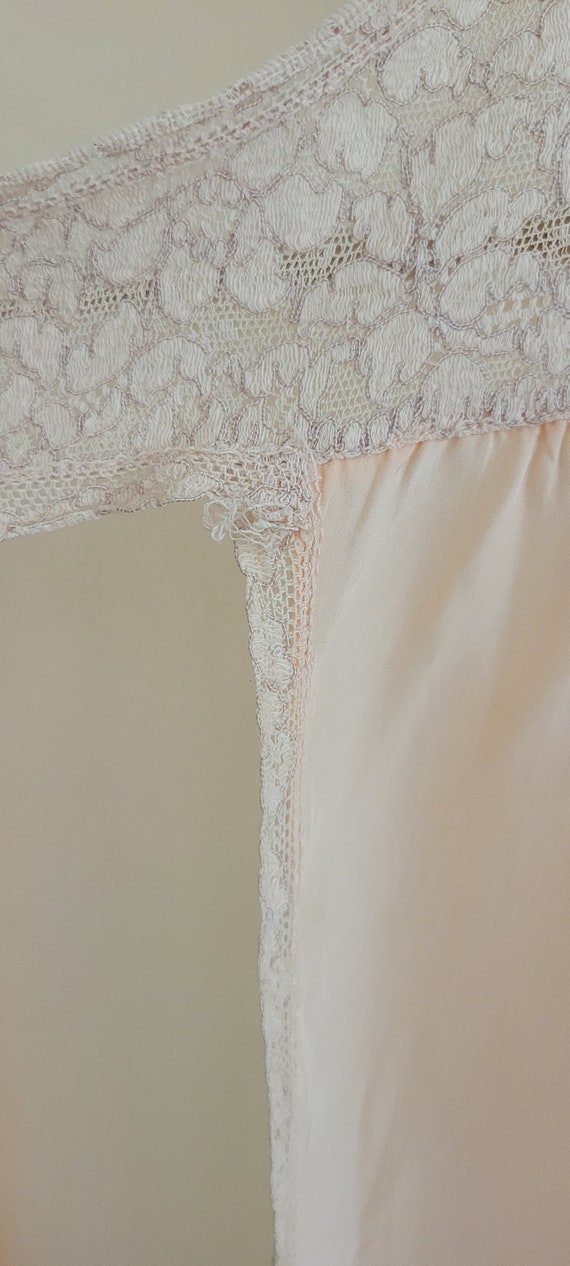 1920s Peach Lace Bed Jacket - image 6