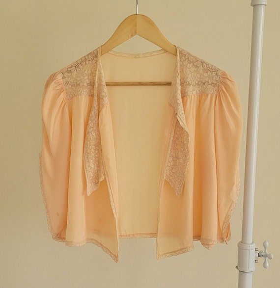 1920s Peach Lace Bed Jacket - image 1