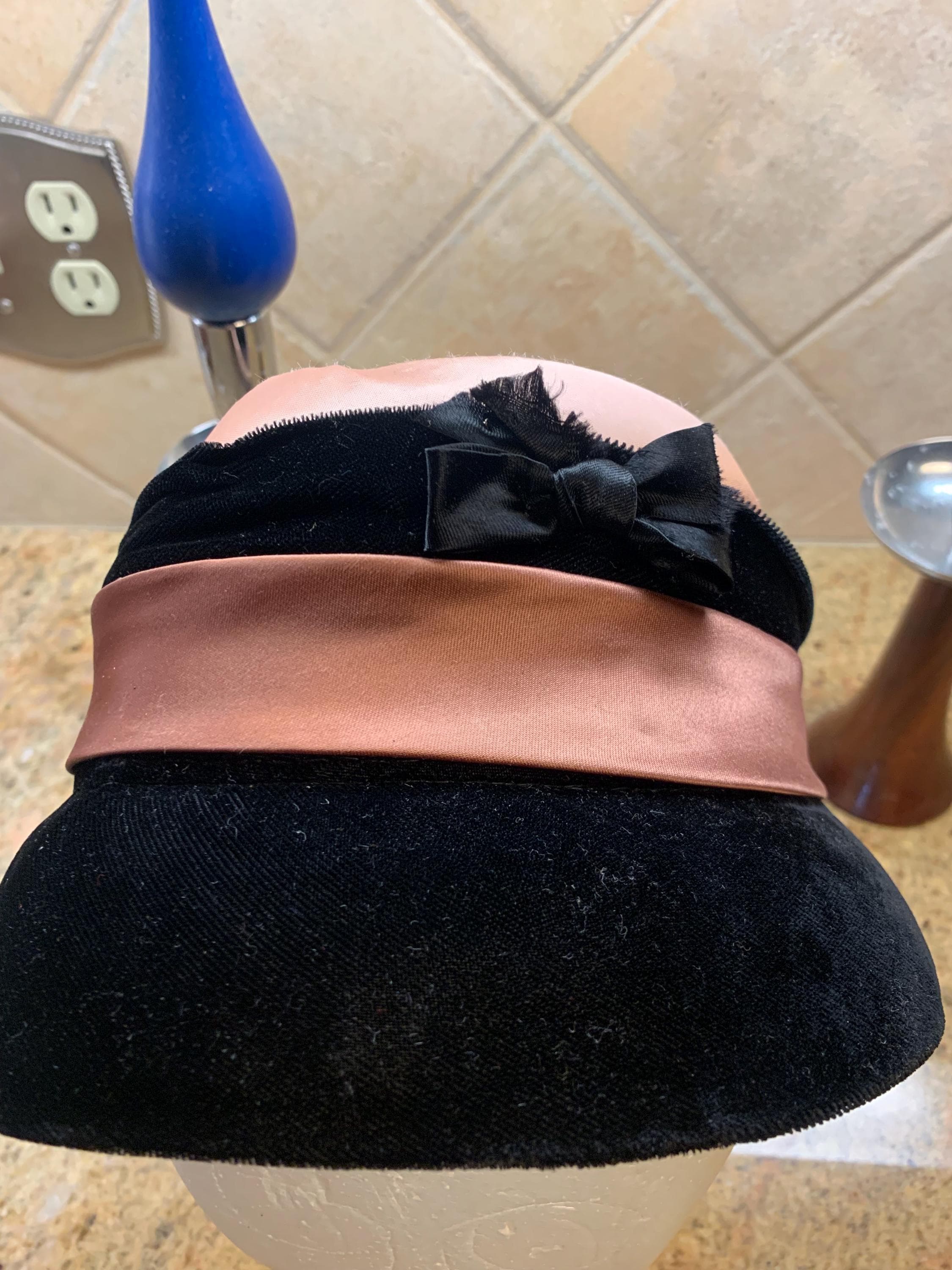 1950s Black Velour Hat w/ Satin Ribbon Bow – Vintage Cloche / Pillbox Style Black Velvet Cloche Hat ~ Vintage 1950s Ladies Soft Velvet  main image 2