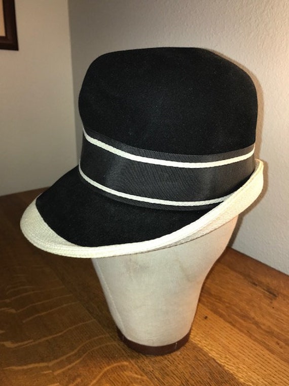 Sale! 10 Dollars off! 1960's Black Velvet Hat by … - image 4
