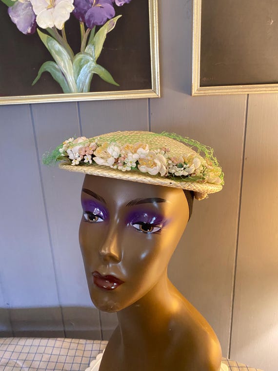 Vintage 1950s Straw Floral Topper Hat