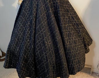 Gonna nera vintage anni '50 a tubino: trapuntatura con filo d'oro, vita 26"